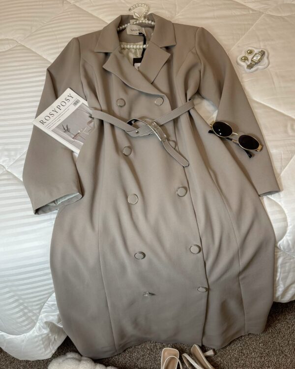 فستان طويل رسمي بأزرار