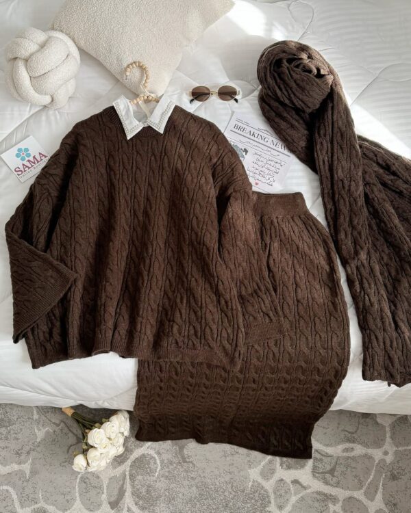 طقم تنورة مع سكارف بني غامق