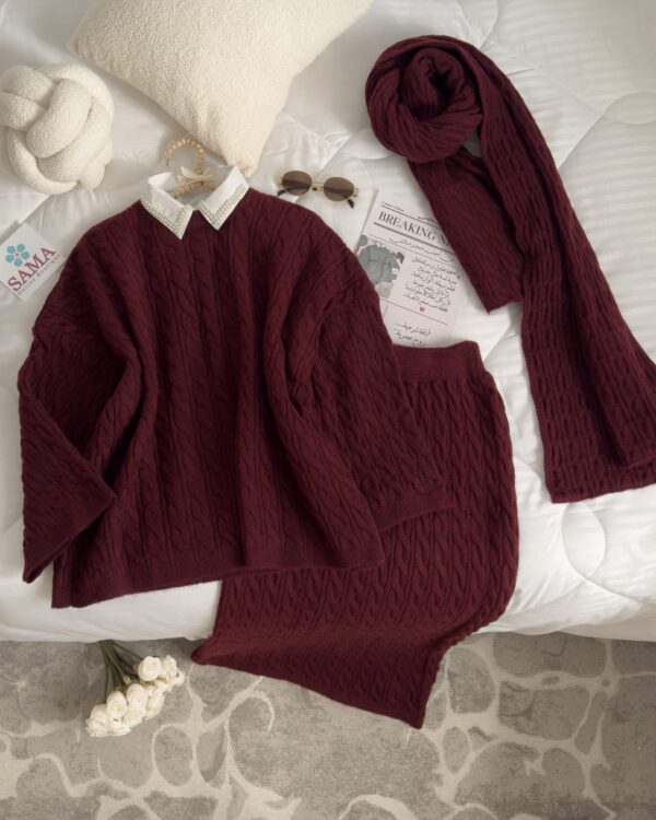 طقم تنورة وسكارف خمري