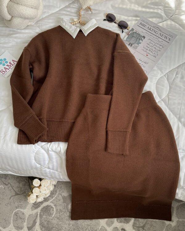 طقم صوف تنورة عسلي مع درزة ذهبي