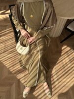 ⁦فستان كلوش مخطط أبيض مع سكارف مميز⁩ - الصورة ⁦5⁩