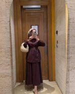 ⁦طقم تنورة مع حزام⁩ - الصورة ⁦4⁩