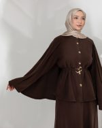 ⁦طقم تنورة مع كاب⁩ - الصورة ⁦4⁩