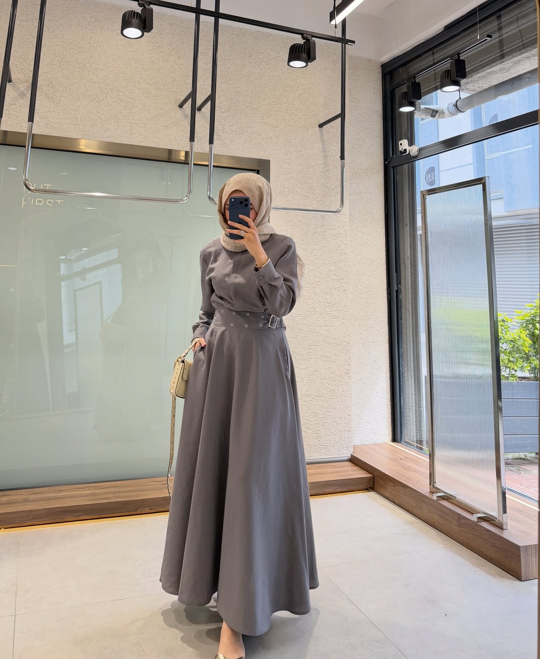 681361156_18135416626535960_8470384806922203852_n فستان بقصة مميزة من الخصر - الصورة 1
